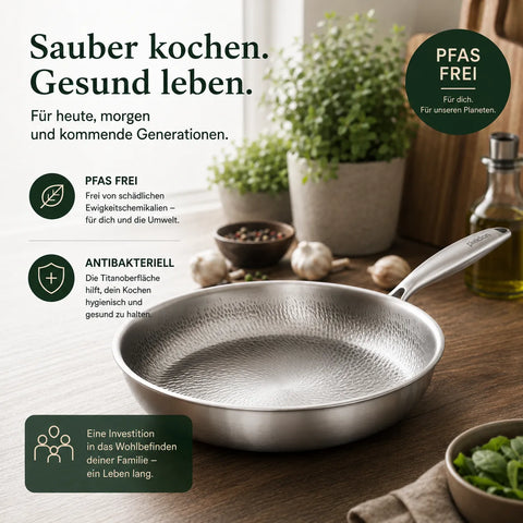 Spiegelei löst sich von der Titanoberfläche der TitanPur Pro Pfanne